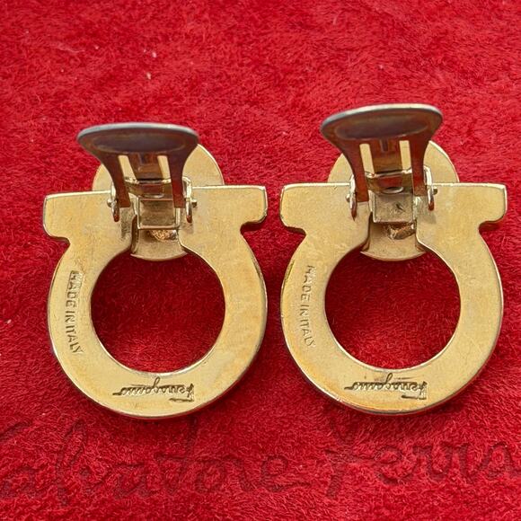 FERRAGAMO Gancio Clip-On Pearl Gold Earrings Timeless Classic Chic - Picture 5 of 7